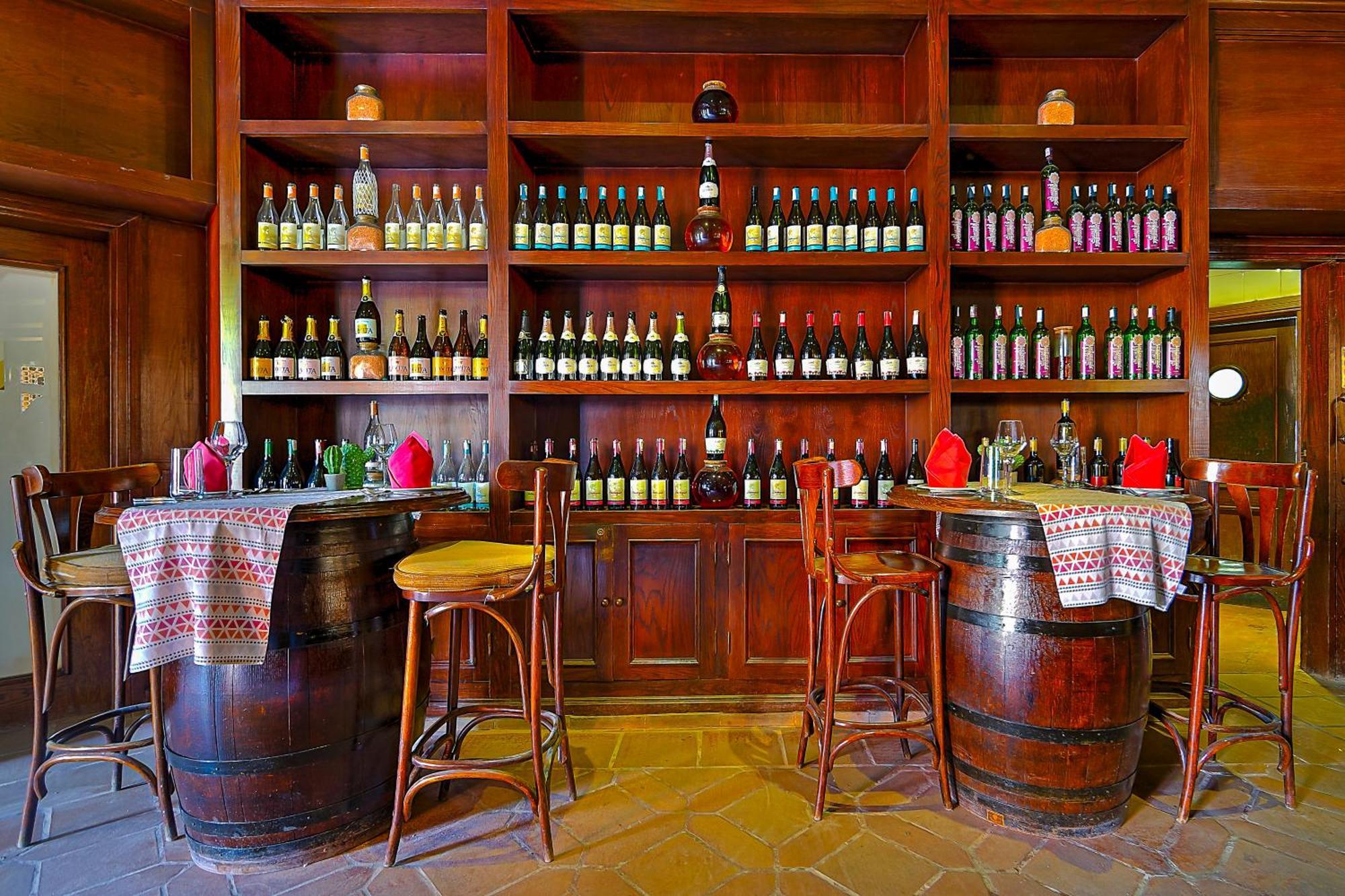 The Makadi Spa Hotel - Couples Only 18 Years Plus Hurghada Ngoại thất bức ảnh A wine bar in Spain